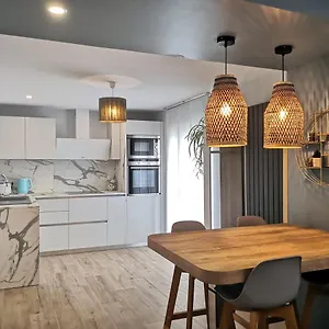 https://nice-independent-cosy-40m2-flat-in-a-house.hotels-rhonealpes.com